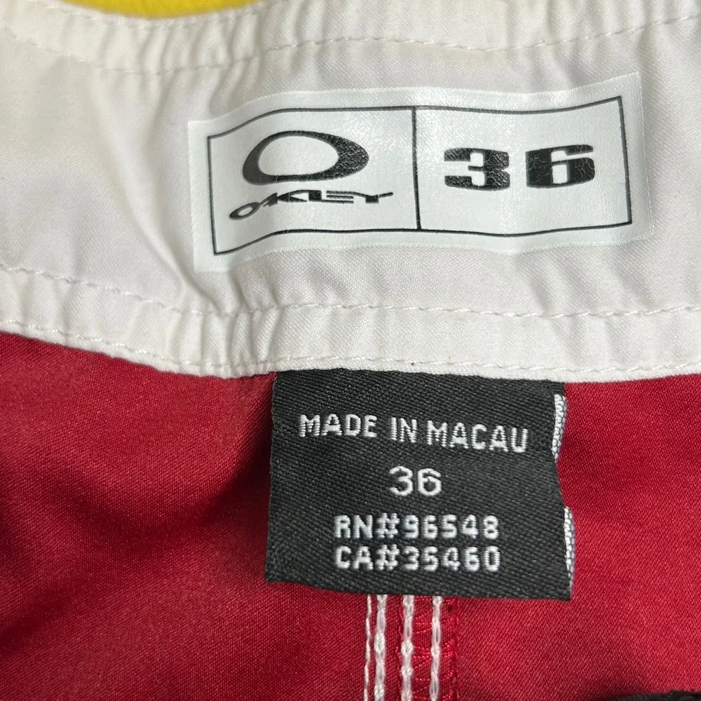 VTG‎ Oakley Voltage 2.8 Boardshorts  Mens 36 Red Black White Colorblock Surf Y2K